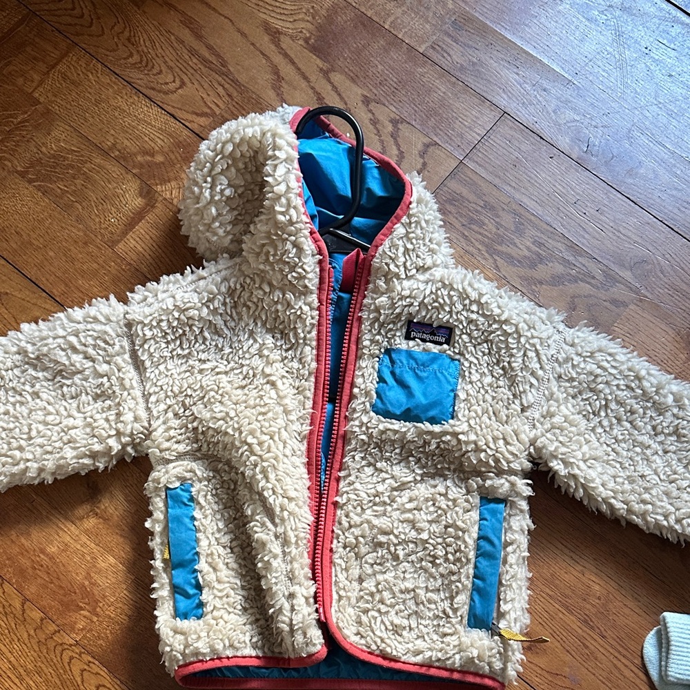 Patagonia Cream Fleece Jacket with Blue Accents